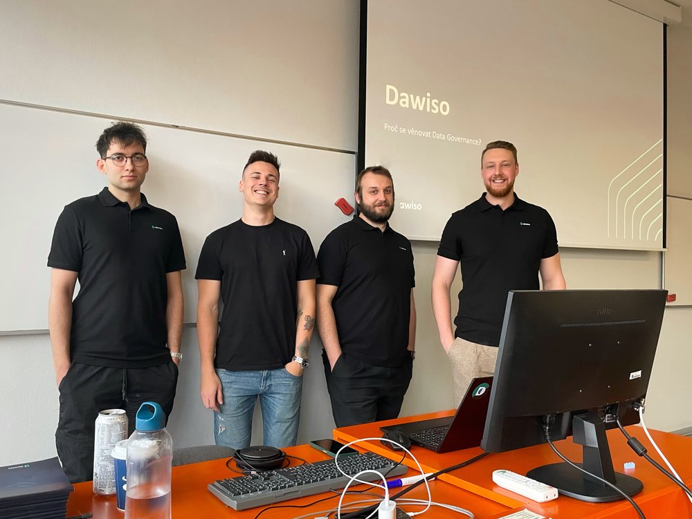 Students working with Dawiso platform in classroom
